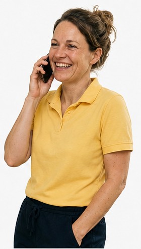 Lena telefoniert und lacht